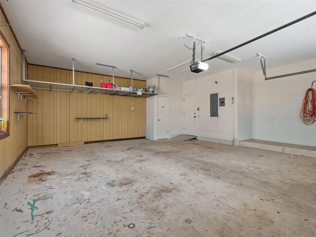 Image 55 of property listing at 1996 TOURNAMENT DRIVE, Apopka, FL 32712