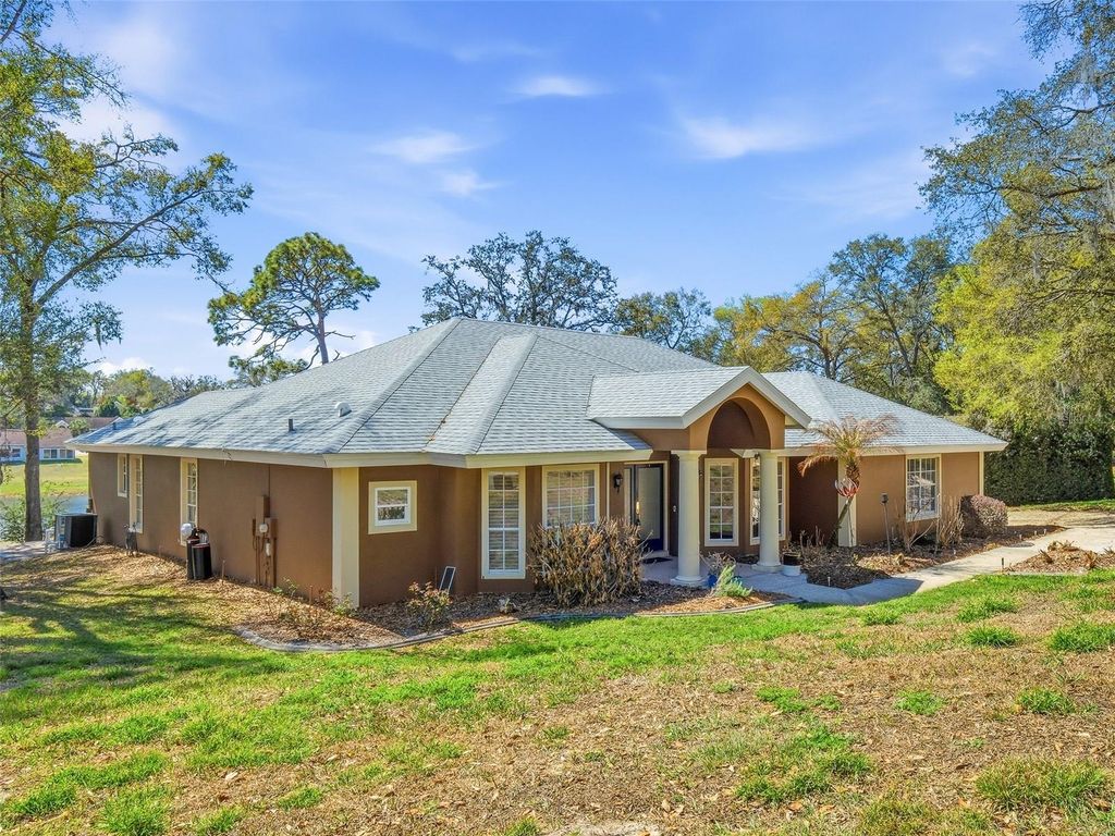 Image 9 of property listing at 1996 TOURNAMENT DRIVE, Apopka, FL 32712