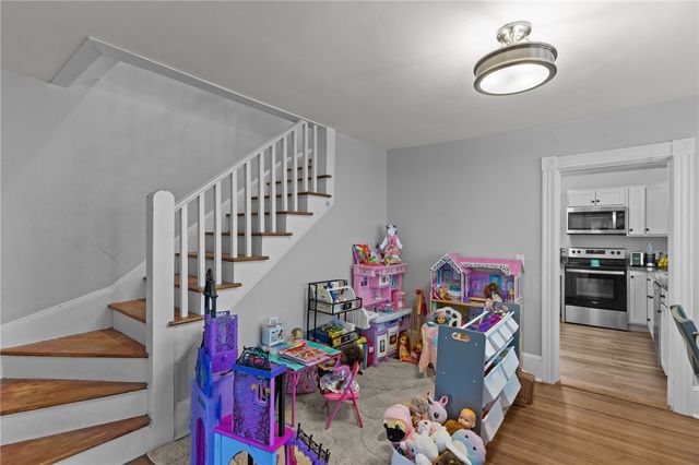 44 Bedlow Avenue, Newport, RI 02840