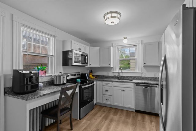 44 Bedlow Avenue, Newport, RI 02840