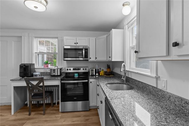 44 Bedlow Avenue, Newport, RI 02840