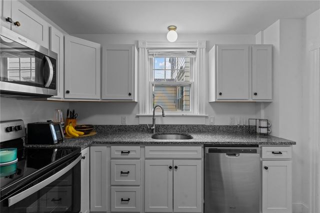 44 Bedlow Avenue, Newport, RI 02840