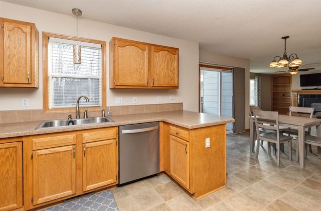 1174 S 51st Street, West Des Moines, IA 50265