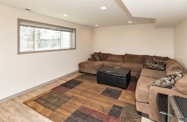 1174 S 51st Street, West Des Moines, IA 50265