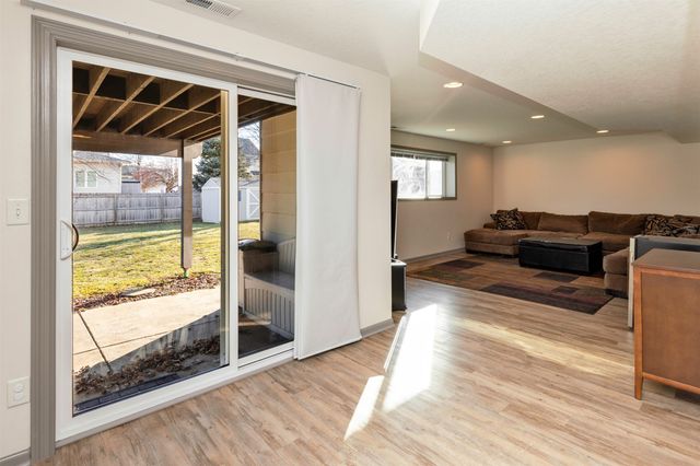 1174 S 51st Street, West Des Moines, IA 50265