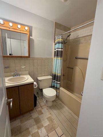 25 Athens, West Babylon, NY 11704
