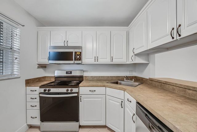 12013 Greenway Circle S 106, Royal Palm Beach, FL 33411