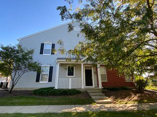 201 Springbrook Trail S, Oswego, IL 60543