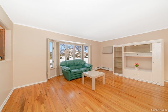 4 Nottinghill Drive, Massapequa, NY 11758