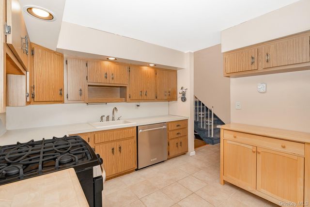 4 Nottinghill Drive, Massapequa, NY 11758