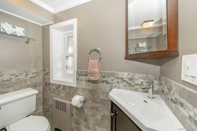 4 Nottinghill Drive, Massapequa, NY 11758