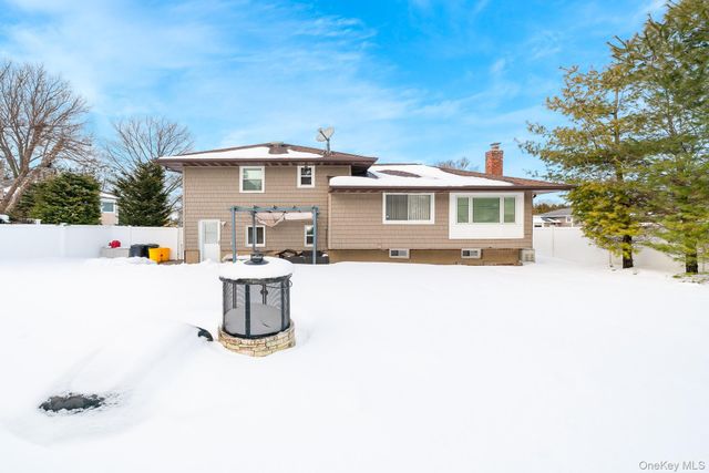 4 Nottinghill Drive, Massapequa, NY 11758