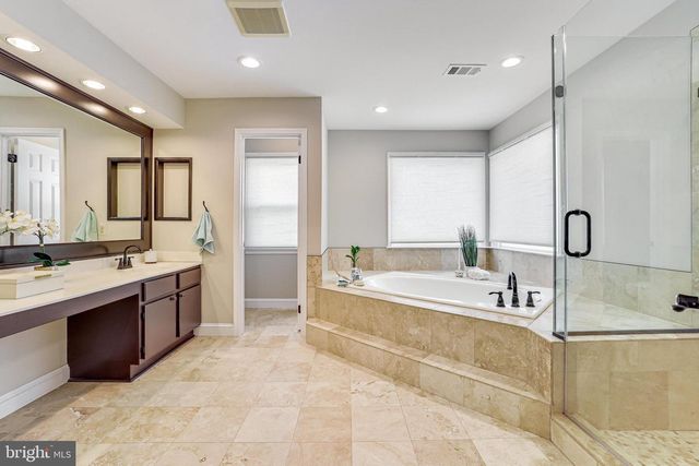 714 OLD HUNT WAY, Herndon, VA 20170