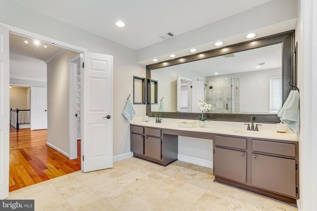 714 OLD HUNT WAY, Herndon, VA 20170