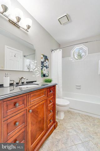 714 OLD HUNT WAY, Herndon, VA 20170