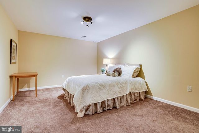 714 OLD HUNT WAY, Herndon, VA 20170