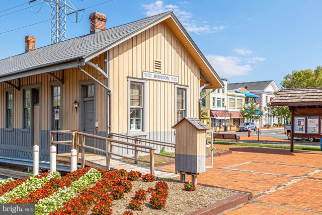 714 OLD HUNT WAY, Herndon, VA 20170