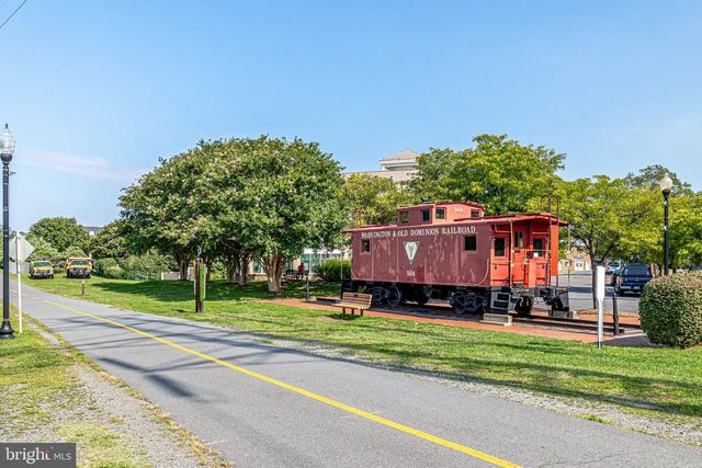 714 OLD HUNT WAY, Herndon, VA 20170