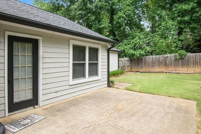 140 Crabtree Drive, Roswell, GA 30076