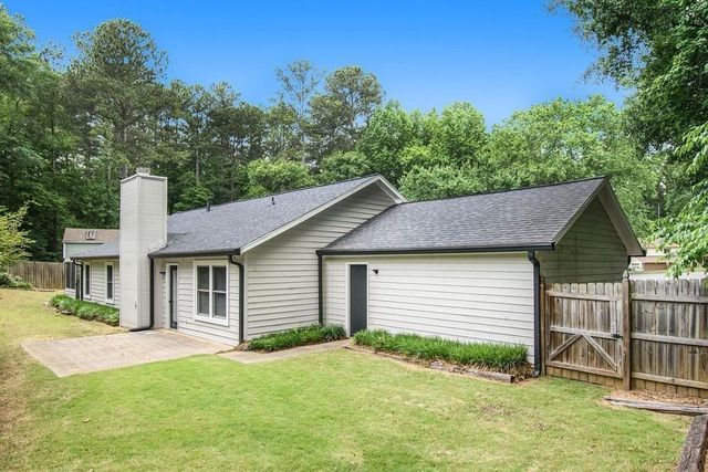 140 Crabtree Drive, Roswell, GA 30076