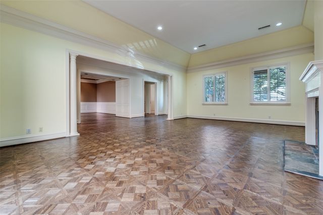 34 Stonecourt Circle, Dallas, TX 75225