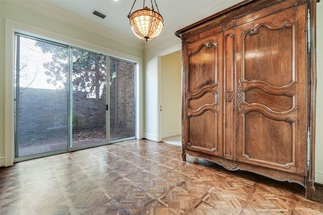 34 Stonecourt Circle, Dallas, TX 75225