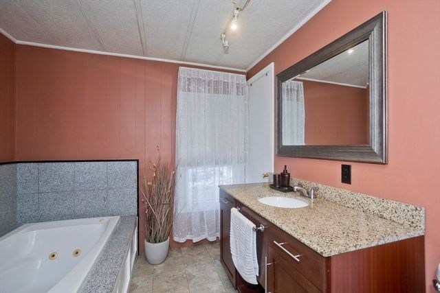 93 Grochmal Avenue 12, Springfield, MA 01151
