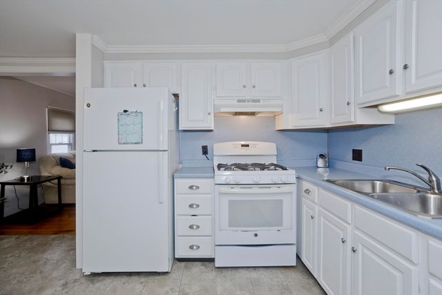 93 Grochmal Avenue 12, Springfield, MA 01151