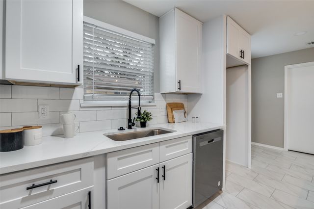 225 Highridge Drive, Desoto, TX 75115