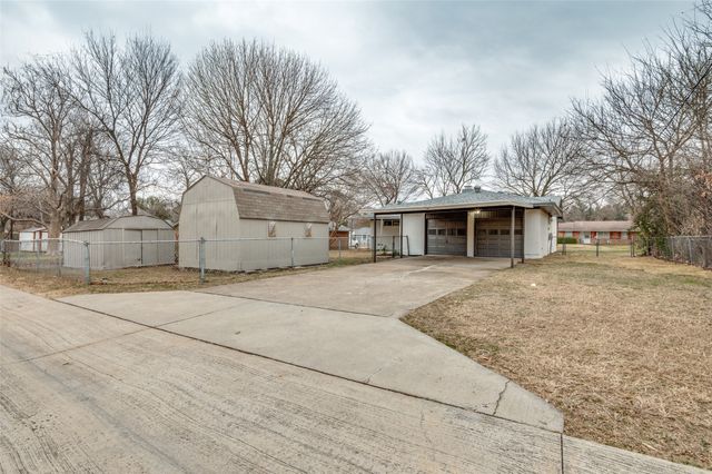 225 Highridge Drive, Desoto, TX 75115