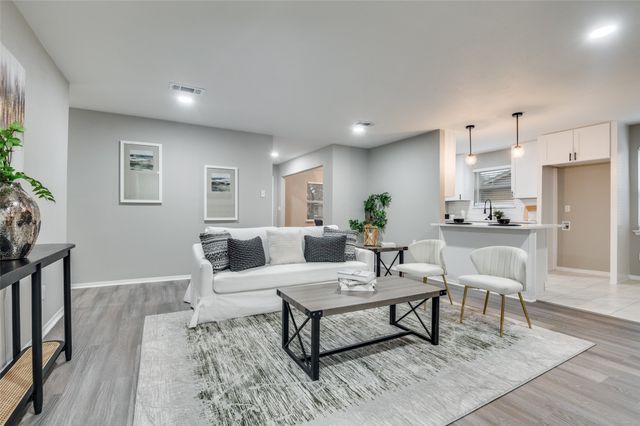 225 Highridge Drive, Desoto, TX 75115