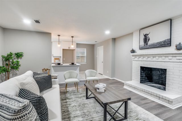 225 Highridge Drive, Desoto, TX 75115