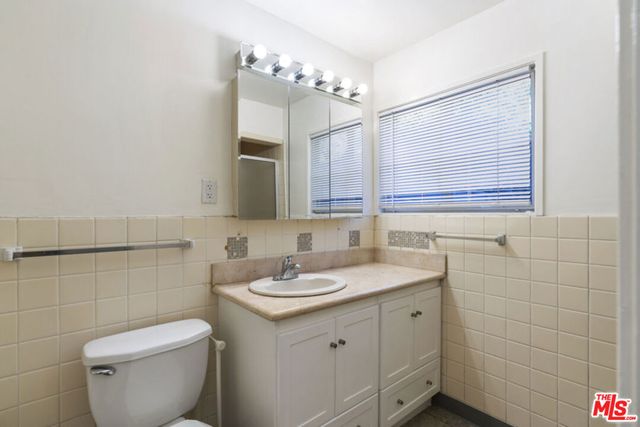 5165 Village, Los Angeles, CA 90016