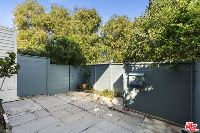 5165 Village, Los Angeles, CA 90016