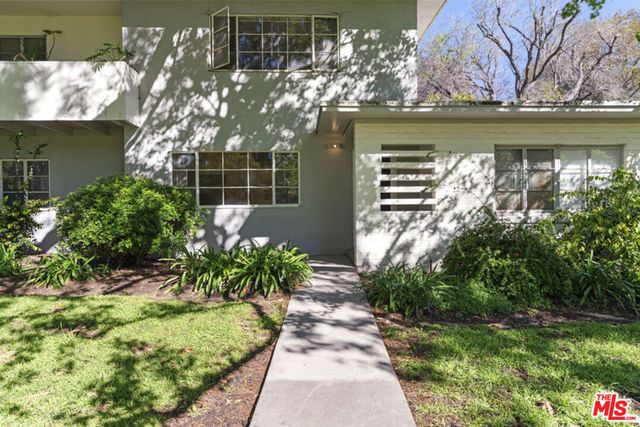5165 Village, Los Angeles, CA 90016