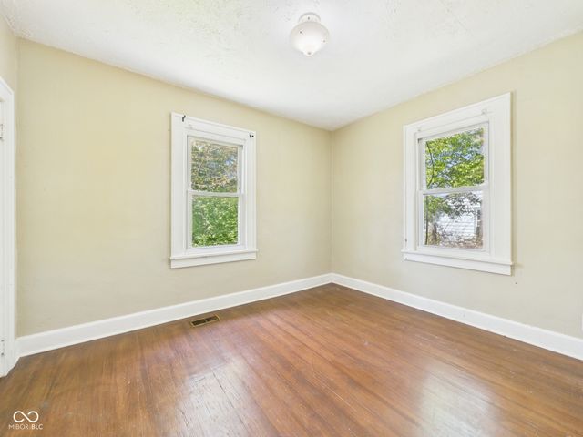915 Woodlawn Drive, Anderson, IN 46012