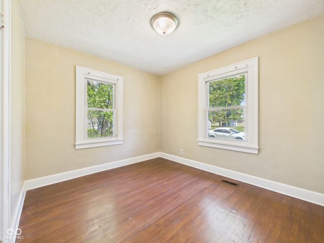 915 Woodlawn Drive, Anderson, IN 46012