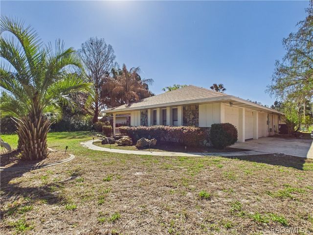 7628 W Golf Club Street, Crystal River, FL 34429