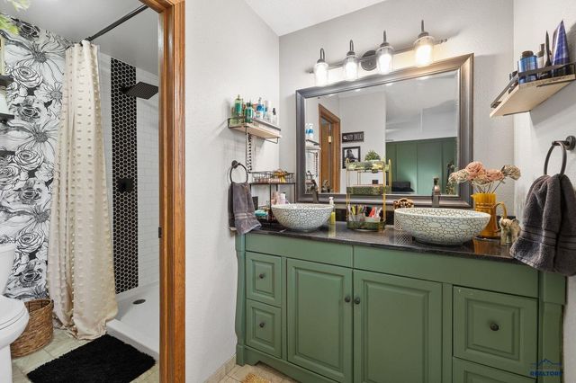 4913 RAVEN CIR, Rapid City, SD 57702