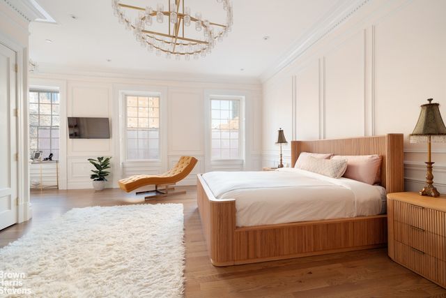 340 W 23RD Street, New York City, NY 10011