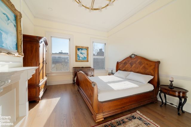 340 W 23RD Street, New York City, NY 10011