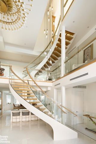 340 W 23RD Street, New York City, NY 10011