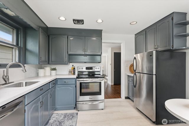 6321 18th Avenue NE, Seattle, WA 98115