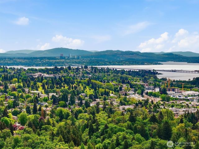 6321 18th Avenue NE, Seattle, WA 98115