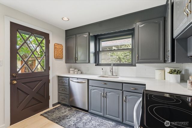6321 18th Avenue NE, Seattle, WA 98115