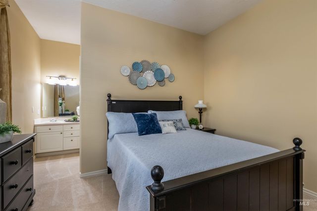 5026 N Greyloch Way, Boise, ID 83704