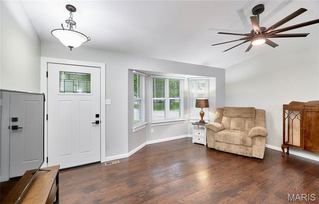 806 S Yosemite Court, St Peters, MO 63376