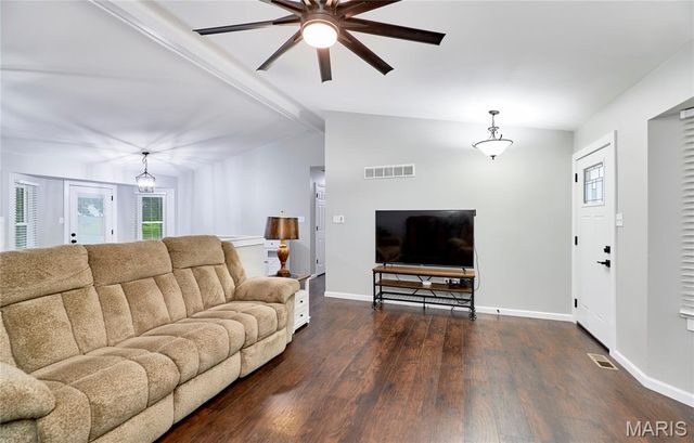 806 S Yosemite Court, St Peters, MO 63376