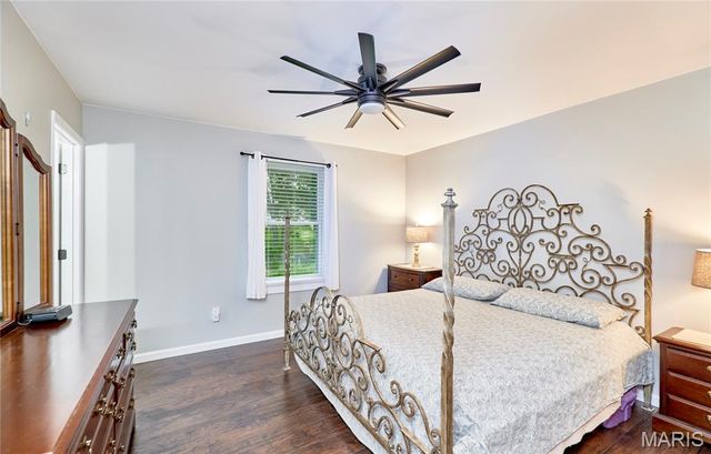 806 S Yosemite Court, St Peters, MO 63376