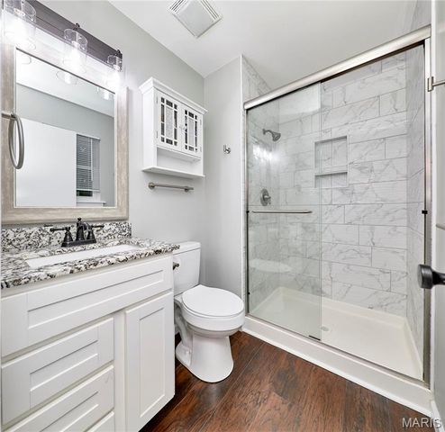 806 S Yosemite Court, St Peters, MO 63376
